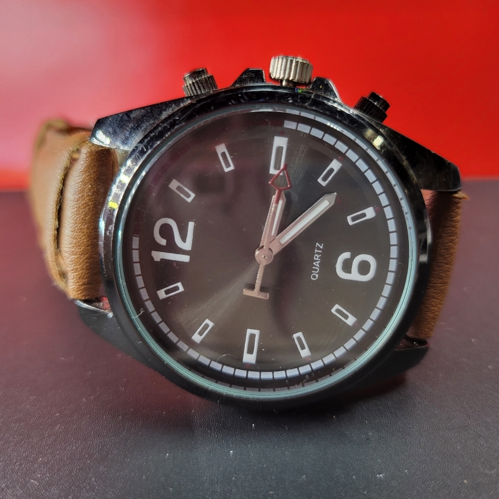 Quartz Men's Watch - Picture 2 of 10